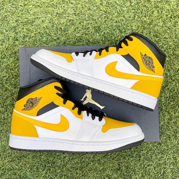 Men’s Nike air jordan 1 mid white yellow shoes - Picture 2 of 4
